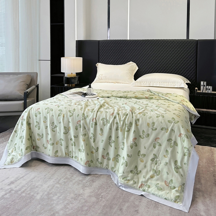 91家纺网 家纺一手货源 找家纺 薇玛仕 2026新款茶小纤60S长绒棉印花镂空款蚕丝夏凉被空调被 轻奢小叶-绿
