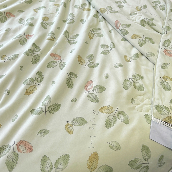 91家纺网 家纺一手货源 找家纺 薇玛仕 2026新款茶小纤60S长绒棉印花镂空款蚕丝夏凉被空调被 轻奢小叶-绿