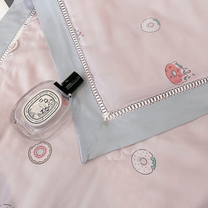 91家纺网 家纺一手货源 找家纺 薇玛仕 2026新款茶小纤60S长绒棉印花镂空款蚕丝夏凉被空调被 甜甜圈