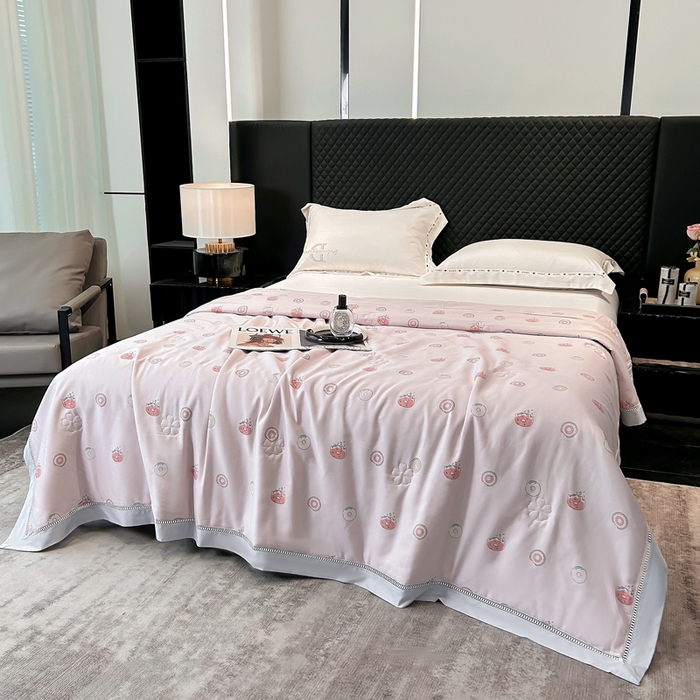 91家纺网 家纺一手货源 找家纺 薇玛仕 2026新款茶小纤60S长绒棉印花镂空款蚕丝夏凉被空调被 甜甜圈