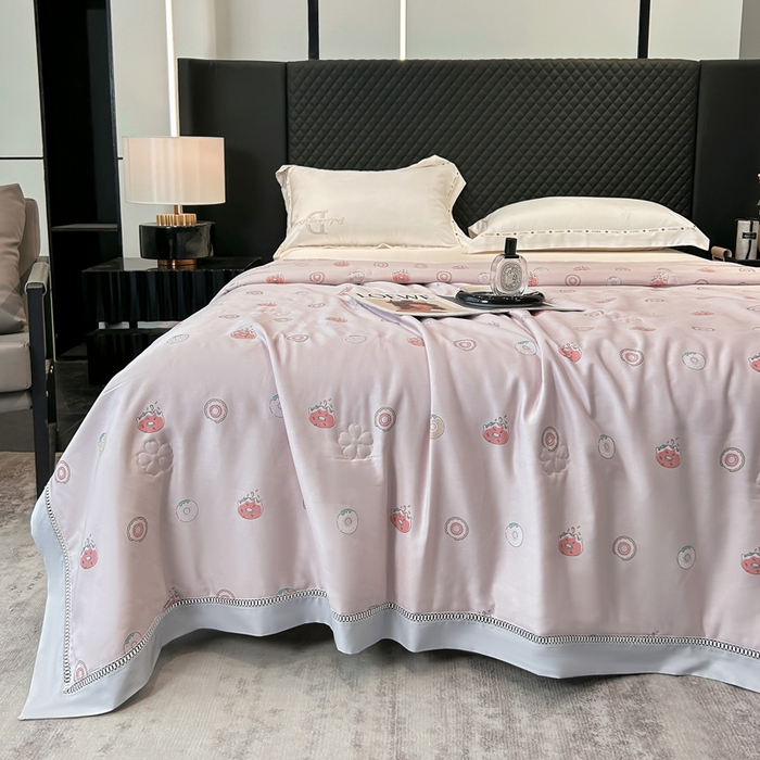 91家纺网 家纺一手货源 找家纺 薇玛仕 2026新款茶小纤60S长绒棉印花镂空款蚕丝夏凉被空调被 甜甜圈