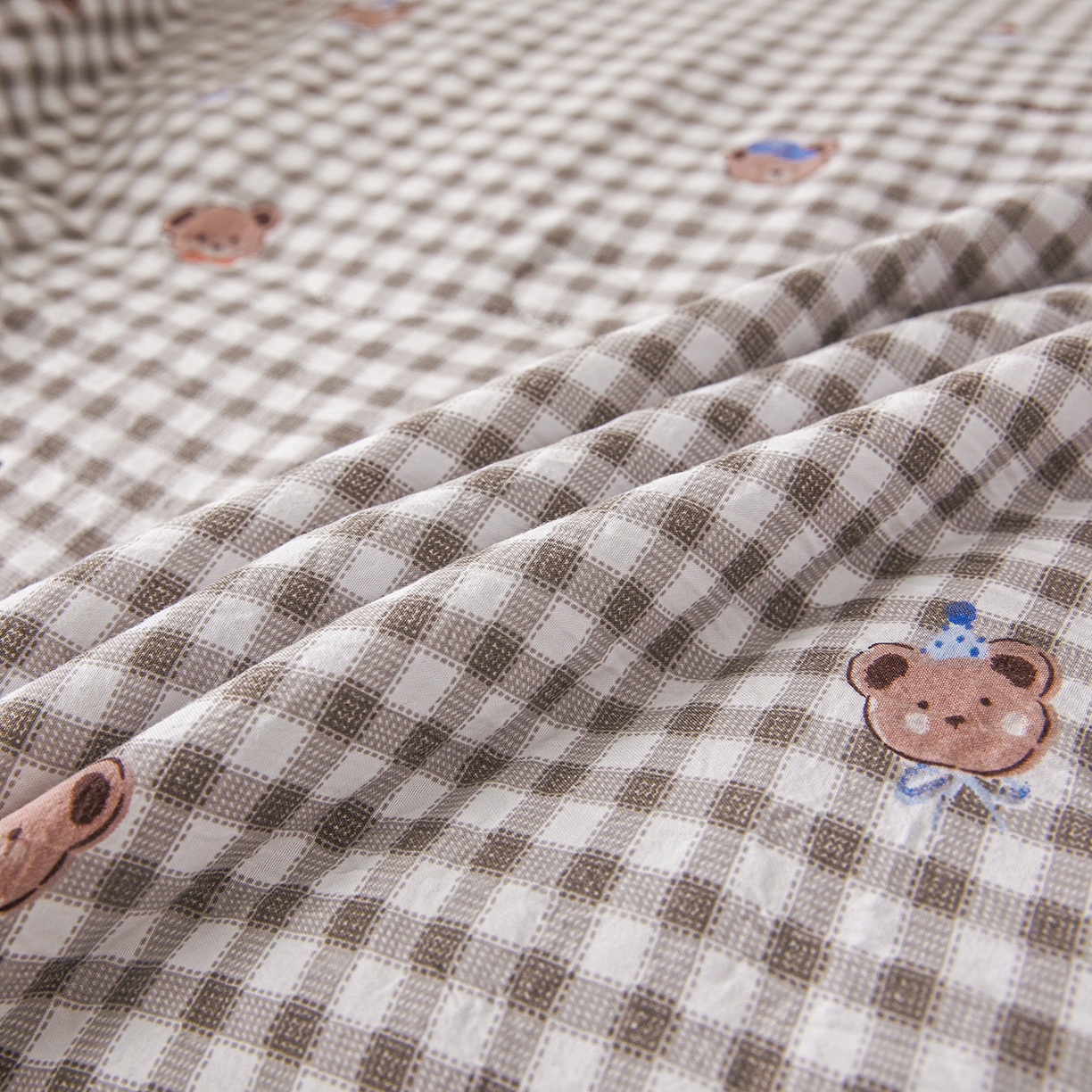 91家纺网 家纺一手货源 找家纺 西域种棉人·千百笠 2026新款A类新疆棉花夏凉被加宽包边水洗棉无印格子印花吸湿透气棉花夏被空调被 格子熊