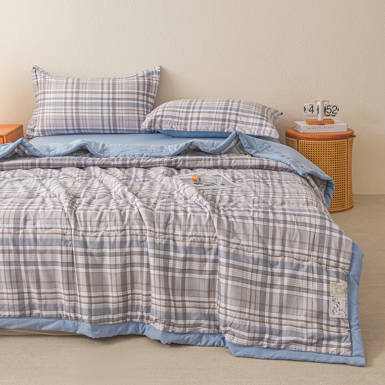 91家纺网 家纺一手货源 找家纺 （总）西域种棉人·千百笠 2026新款A类新疆棉花夏凉被加宽包边水洗棉无印格子印花吸湿透气棉花夏被空调被