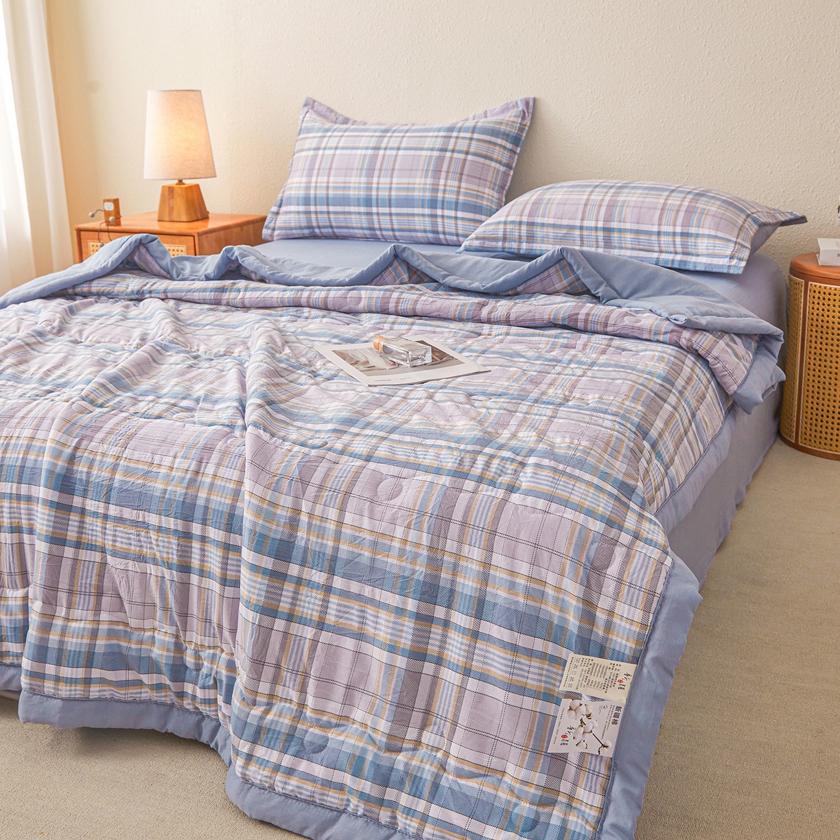 91家纺网 家纺一手货源 找家纺 西域种棉人·千百笠 2026新款A类新疆棉花夏凉被加宽包边水洗棉无印格子印花吸湿透气棉花夏被空调被 格子蓝