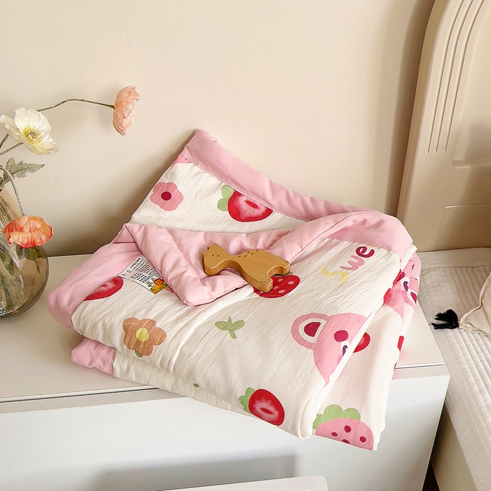 91家纺网 家纺一手货源 找家纺 吉咪兔家纺 2024年新款水洗棉儿童夏凉被婴儿空调被宝宝幼儿园专用大豆芯夏季薄款小被子 粉色小熊