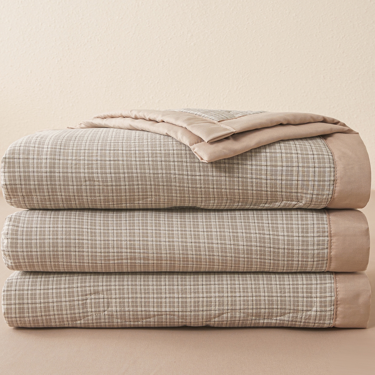 91家纺网 家纺一手货源 找家纺 西域种棉人·千百笠 2026新款A类新疆棉花夏凉被加宽包边水洗棉无印格子印花吸湿透气棉花夏被空调被 小格灰