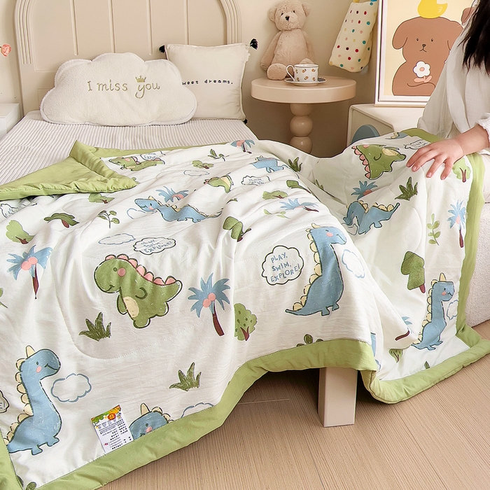 91家纺网 家纺一手货源 找家纺 吉咪兔家纺 2024年新款水洗棉儿童夏凉被婴儿空调被宝宝幼儿园专用大豆芯夏季薄款小被子 恐龙世界