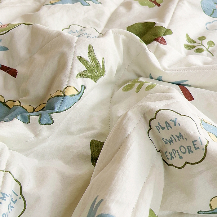 91家纺网 家纺一手货源 找家纺 吉咪兔家纺 2024年新款水洗棉儿童夏凉被婴儿空调被宝宝幼儿园专用大豆芯夏季薄款小被子 恐龙世界