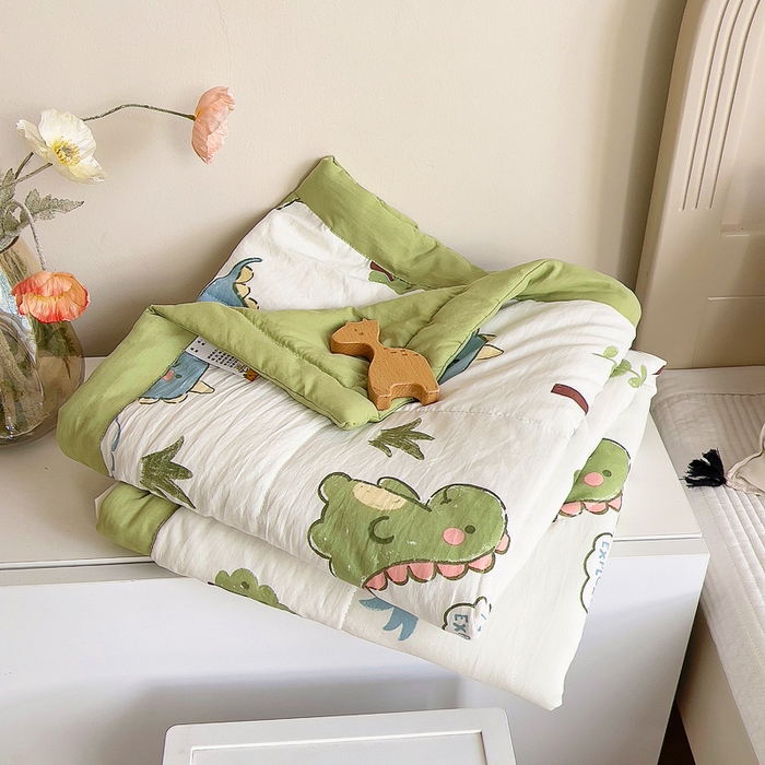 91家纺网 家纺一手货源 找家纺 吉咪兔家纺 2024年新款水洗棉儿童夏凉被婴儿空调被宝宝幼儿园专用大豆芯夏季薄款小被子 恐龙世界
