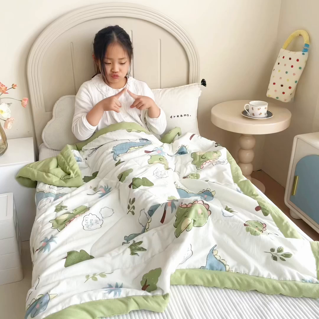 91家纺网 家纺一手货源 找家纺 吉咪兔家纺 2024年新款水洗棉儿童夏凉被婴儿空调被宝宝幼儿园专用大豆芯夏季薄款小被子 恐龙世界