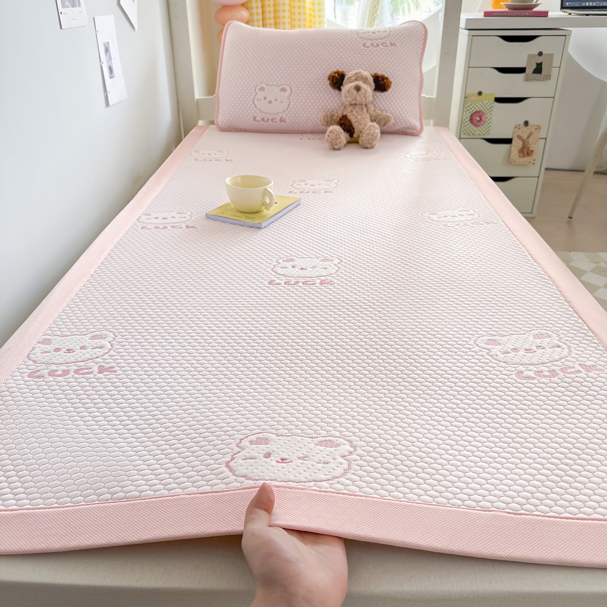 91家纺网 家纺一手货源 找家纺 奇丝雅 2026新款夏季A类冰豆豆凉席冰丝凉席家用冰丝席可机洗水洗单人学生宿舍上下铺寝室 抱抱熊-灰