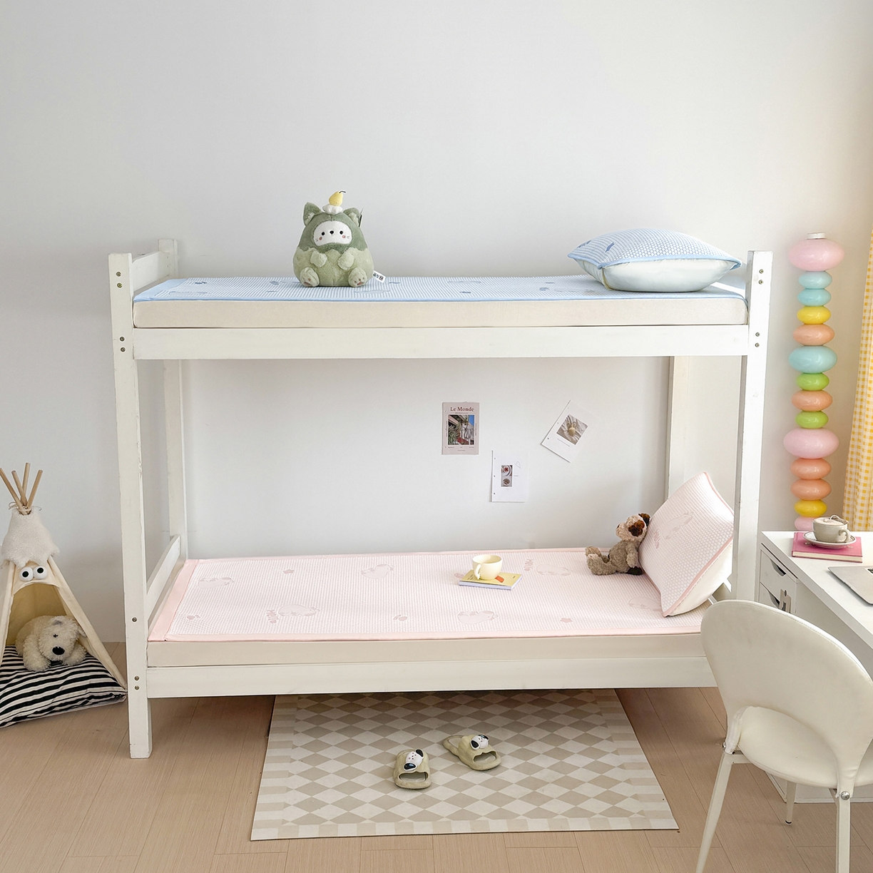 91家纺网 家纺一手货源 找家纺 奇丝雅 2026新款夏季A类冰豆豆凉席冰丝凉席家用冰丝席可机洗水洗单人学生宿舍上下铺寝室 卡皮巴拉-粉