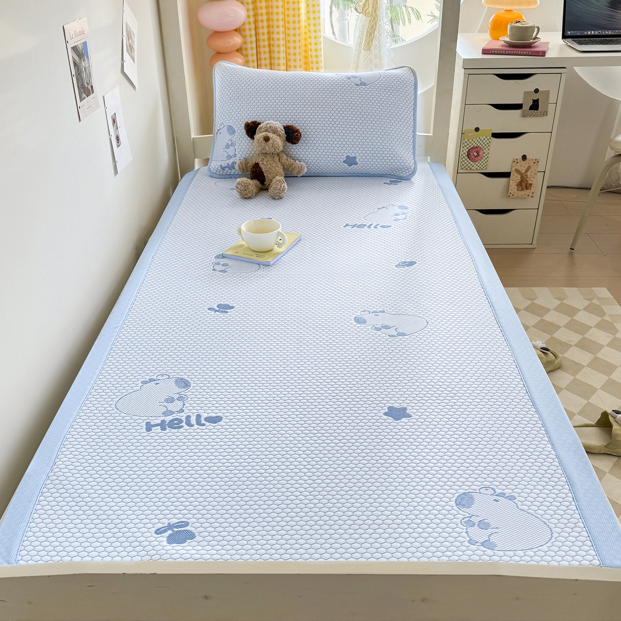 91家纺网 家纺一手货源 找家纺 奇丝雅 2026新款夏季A类冰豆豆凉席冰丝凉席家用冰丝席可机洗水洗单人学生宿舍上下铺寝室 卡皮巴拉-蓝