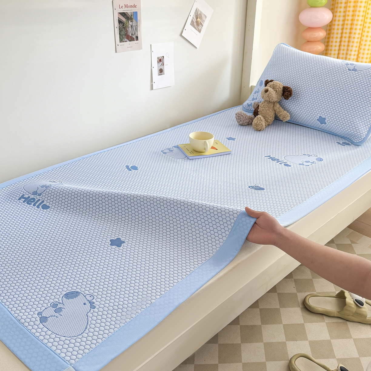 91家纺网 家纺一手货源 找家纺 奇丝雅 2026新款夏季A类冰豆豆凉席冰丝凉席家用冰丝席可机洗水洗单人学生宿舍上下铺寝室 卡皮巴拉-蓝