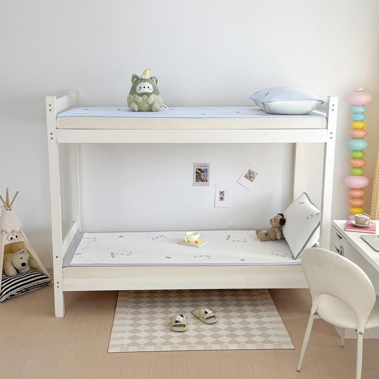 91家纺网 家纺一手货源 找家纺 奇丝雅 2026新款夏季A类冰豆豆凉席冰丝凉席家用冰丝席可机洗水洗单人学生宿舍上下铺寝室 卡皮巴拉-灰