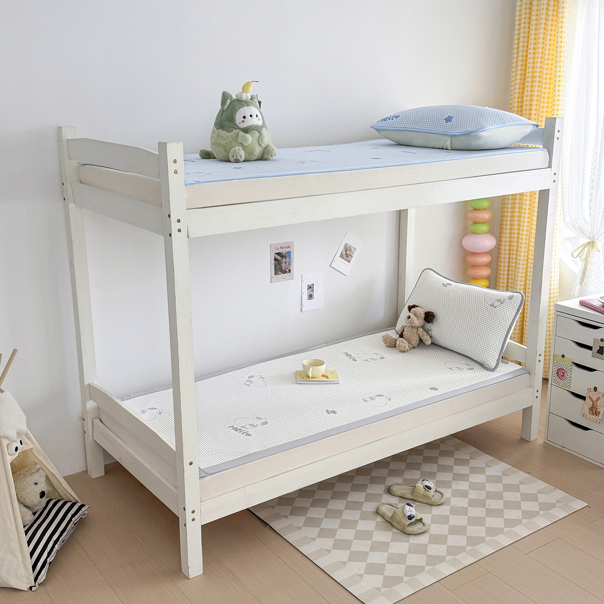 91家纺网 家纺一手货源 找家纺 奇丝雅 2026新款夏季A类冰豆豆凉席冰丝凉席家用冰丝席可机洗水洗单人学生宿舍上下铺寝室 卡皮巴拉-灰