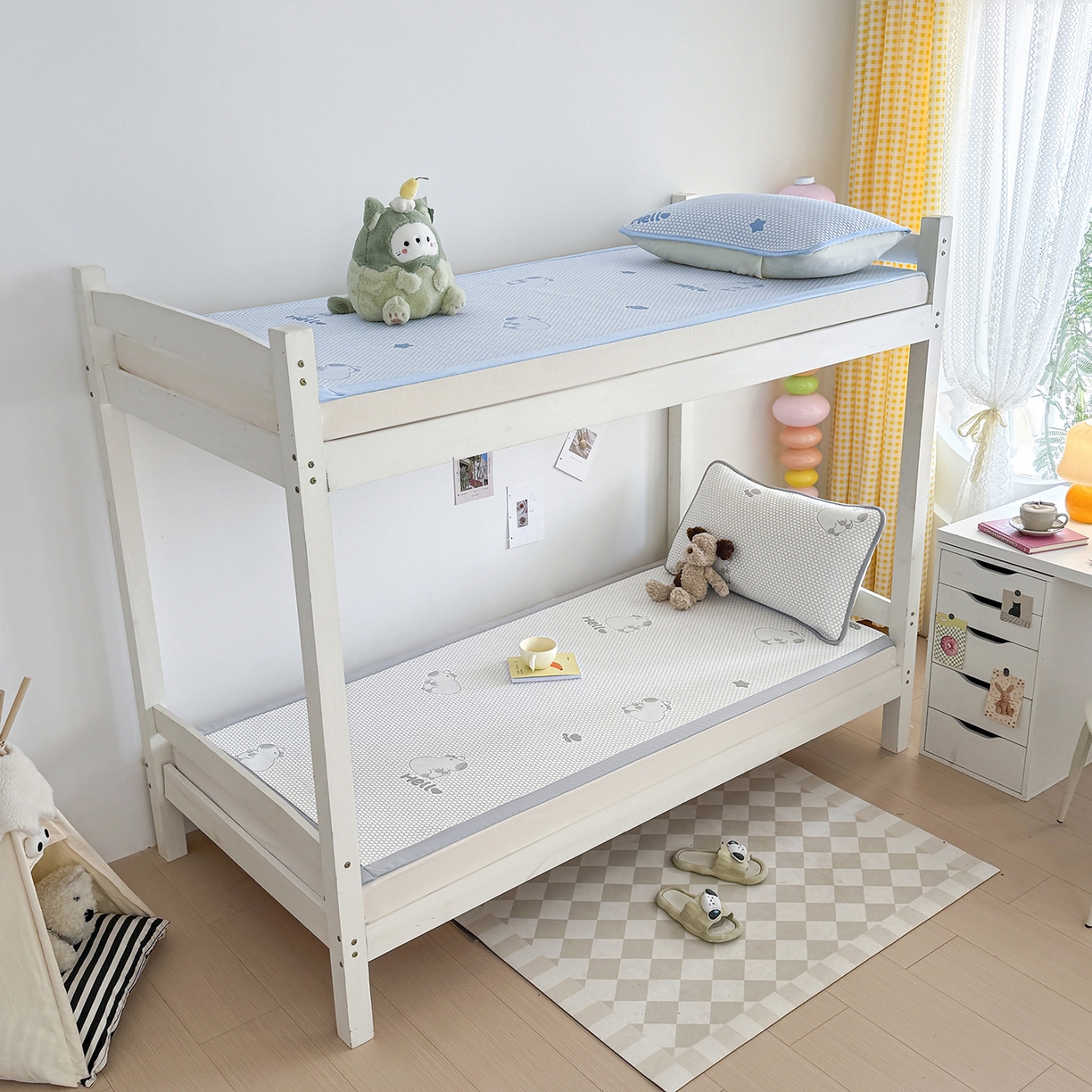 91家纺网 家纺一手货源 找家纺 奇丝雅 2026新款夏季A类冰豆豆凉席冰丝凉席家用冰丝席可机洗水洗单人学生宿舍上下铺寝室 卡皮巴拉-灰