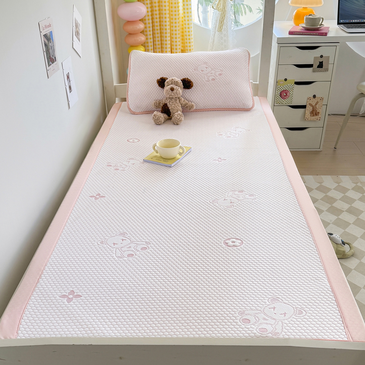 91家纺网 家纺一手货源 找家纺 奇丝雅 2026新款夏季A类冰豆豆凉席冰丝凉席家用冰丝席可机洗水洗单人学生宿舍上下铺寝室 抱抱熊-粉