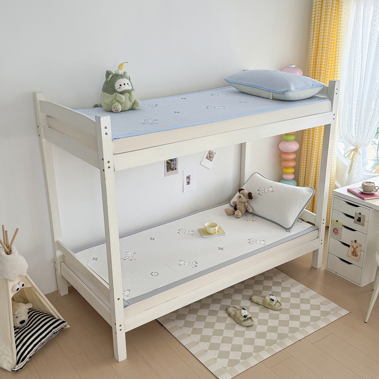 91家纺网 家纺一手货源 找家纺 奇丝雅 2026新款夏季A类冰豆豆凉席冰丝凉席家用冰丝席可机洗水洗单人学生宿舍上下铺寝室 抱抱熊-灰