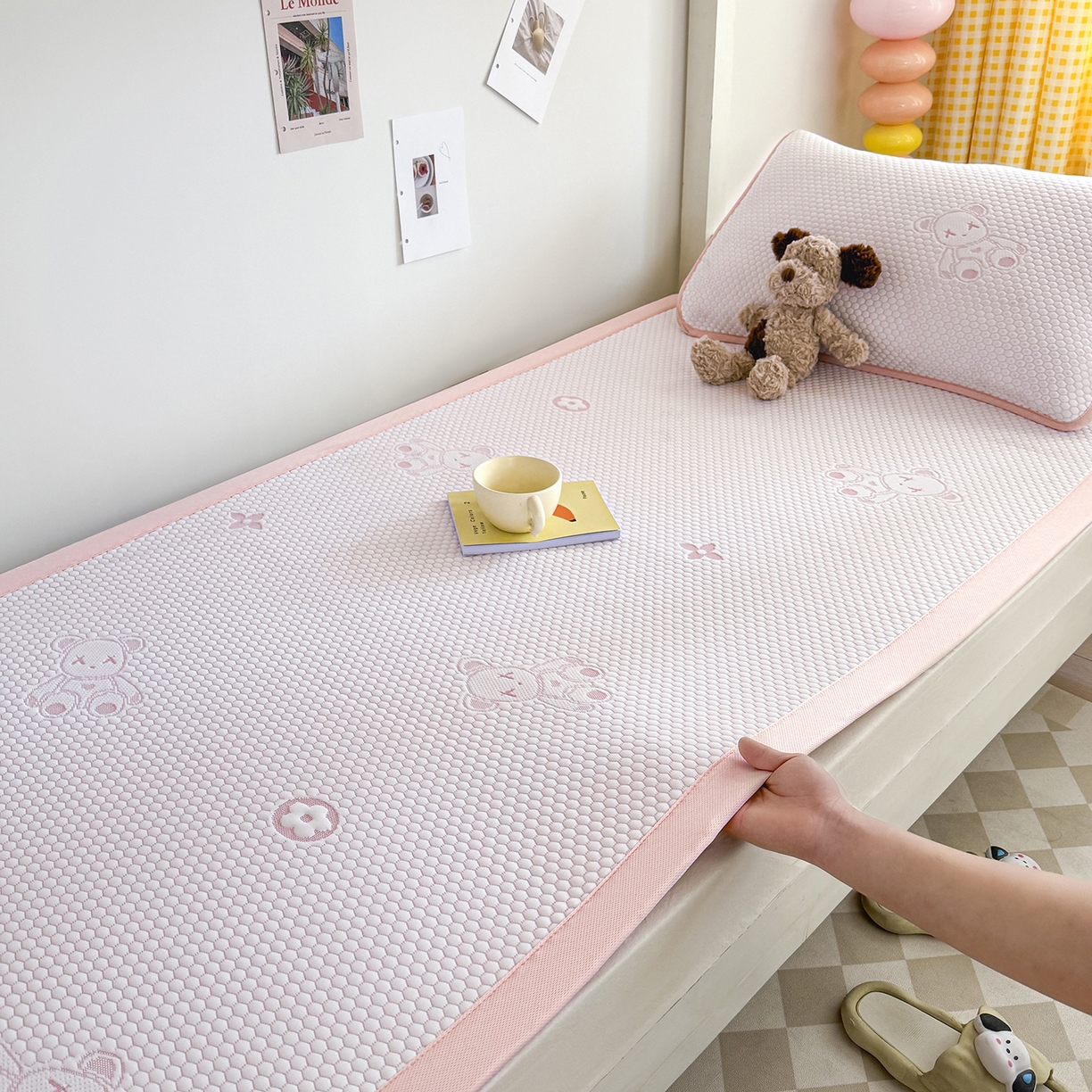 91家纺网 家纺一手货源 找家纺 奇丝雅 2026新款夏季A类冰豆豆凉席冰丝凉席家用冰丝席可机洗水洗单人学生宿舍上下铺寝室 抱抱熊-粉