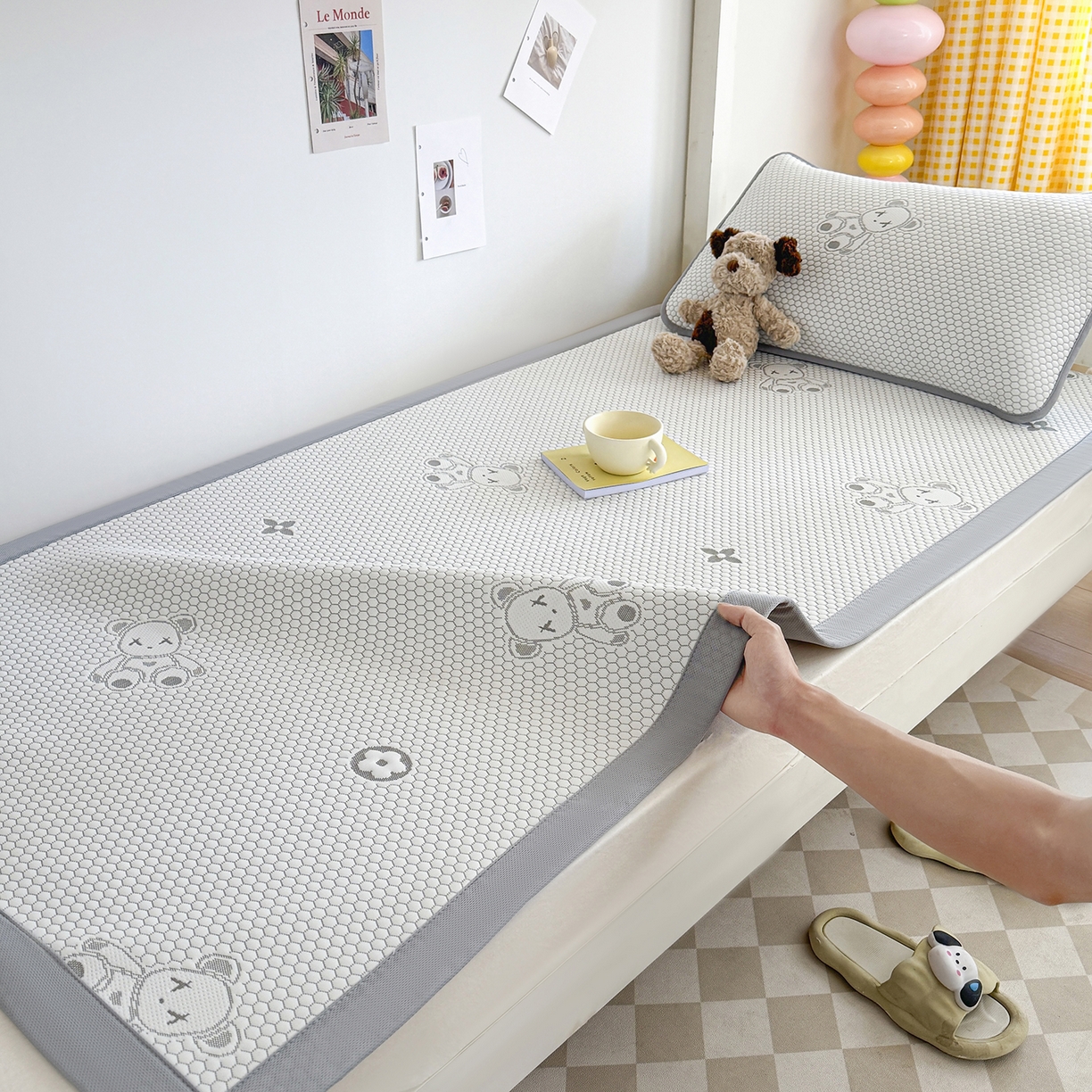 91家纺网 家纺一手货源 找家纺 奇丝雅 2026新款夏季A类冰豆豆凉席冰丝凉席家用冰丝席可机洗水洗单人学生宿舍上下铺寝室 抱抱熊-灰