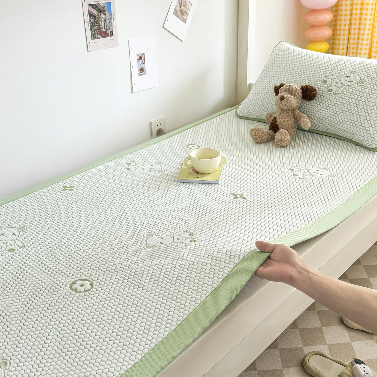 91家纺网 家纺一手货源 找家纺 奇丝雅 2026新款夏季A类冰豆豆凉席冰丝凉席家用冰丝席可机洗水洗单人学生宿舍上下铺寝室 抱抱熊-绿