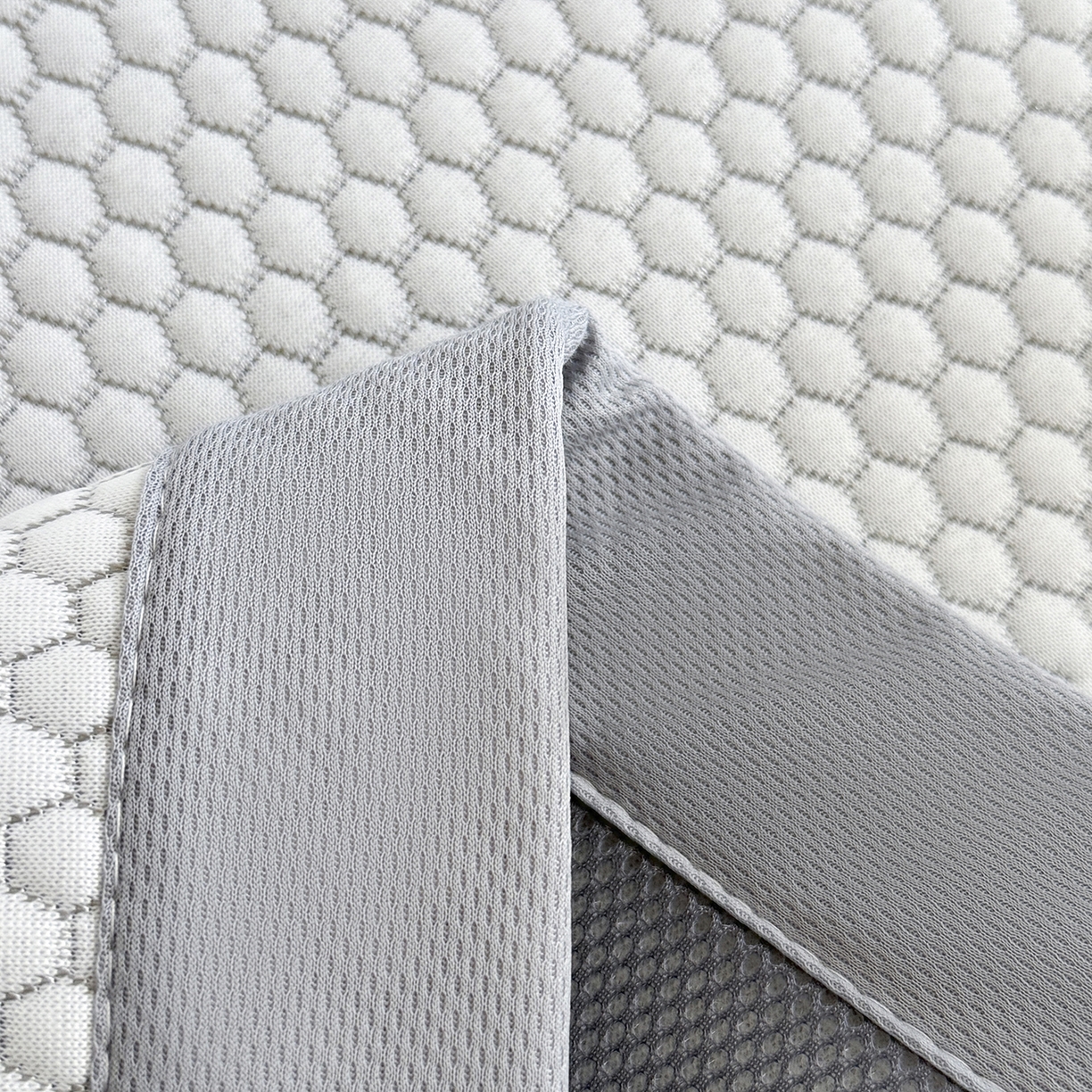 91家纺网 家纺一手货源 找家纺 奇丝雅 2026新款夏季A类冰豆豆凉席冰丝凉席家用冰丝席可机洗水洗单人学生宿舍上下铺寝室 小冰熊-灰