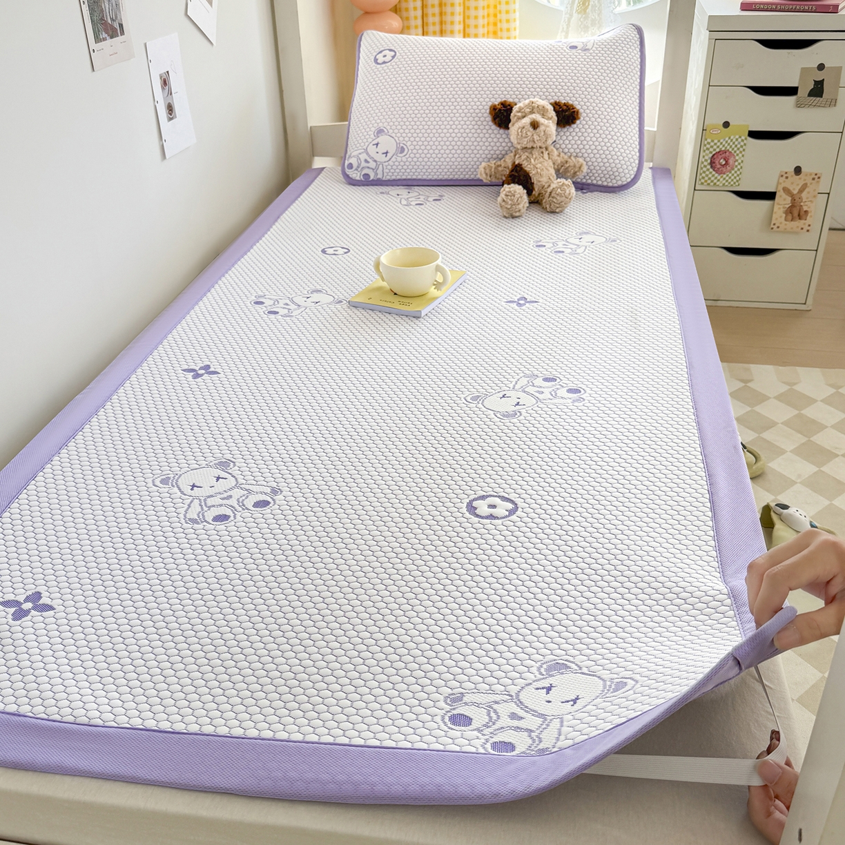 91家纺网 家纺一手货源 找家纺 奇丝雅 2026新款夏季A类冰豆豆凉席冰丝凉席家用冰丝席可机洗水洗单人学生宿舍上下铺寝室 抱抱熊-紫