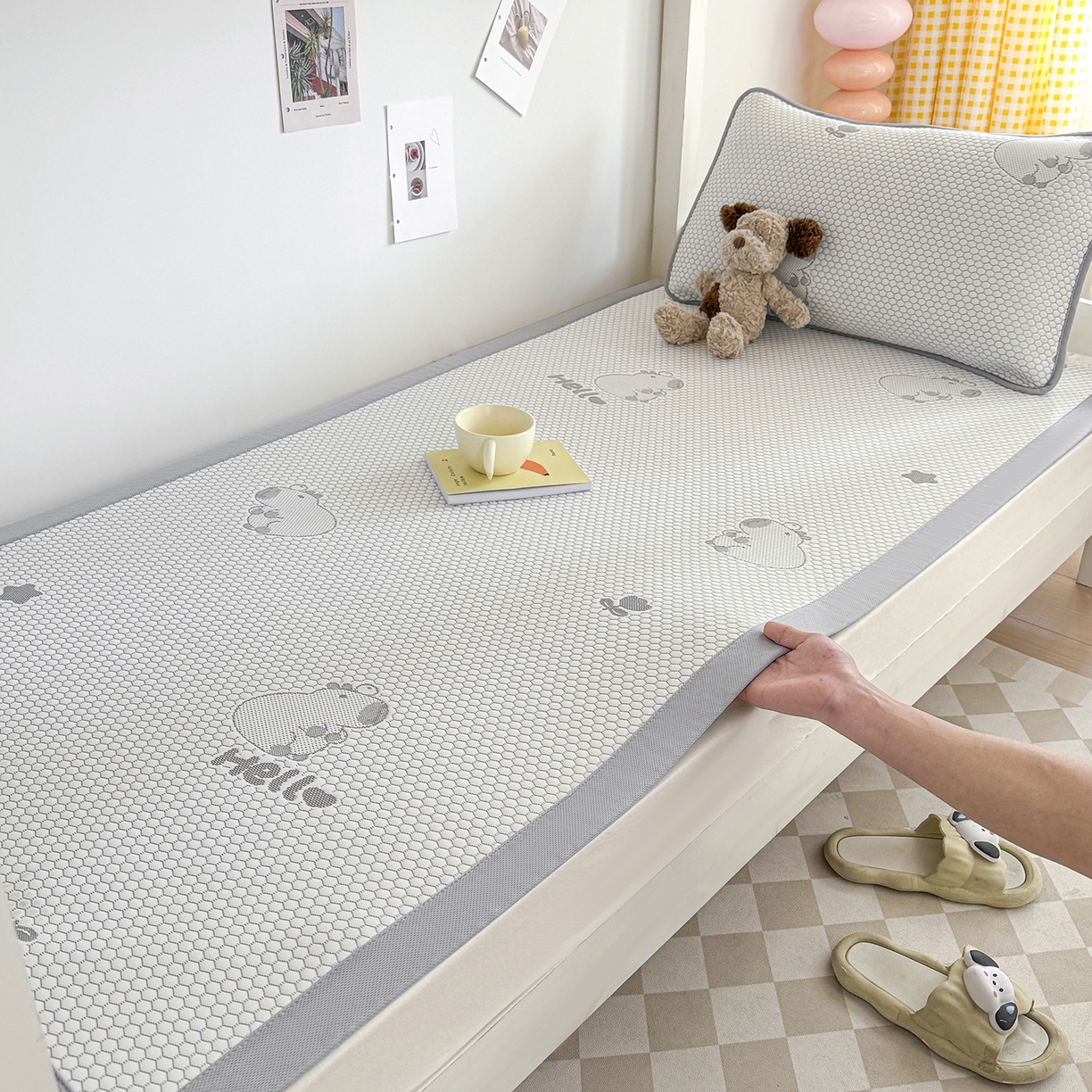 91家纺网 家纺一手货源 找家纺 奇丝雅 2026新款夏季A类冰豆豆凉席冰丝凉席家用冰丝席可机洗水洗单人学生宿舍上下铺寝室 卡皮巴拉-灰