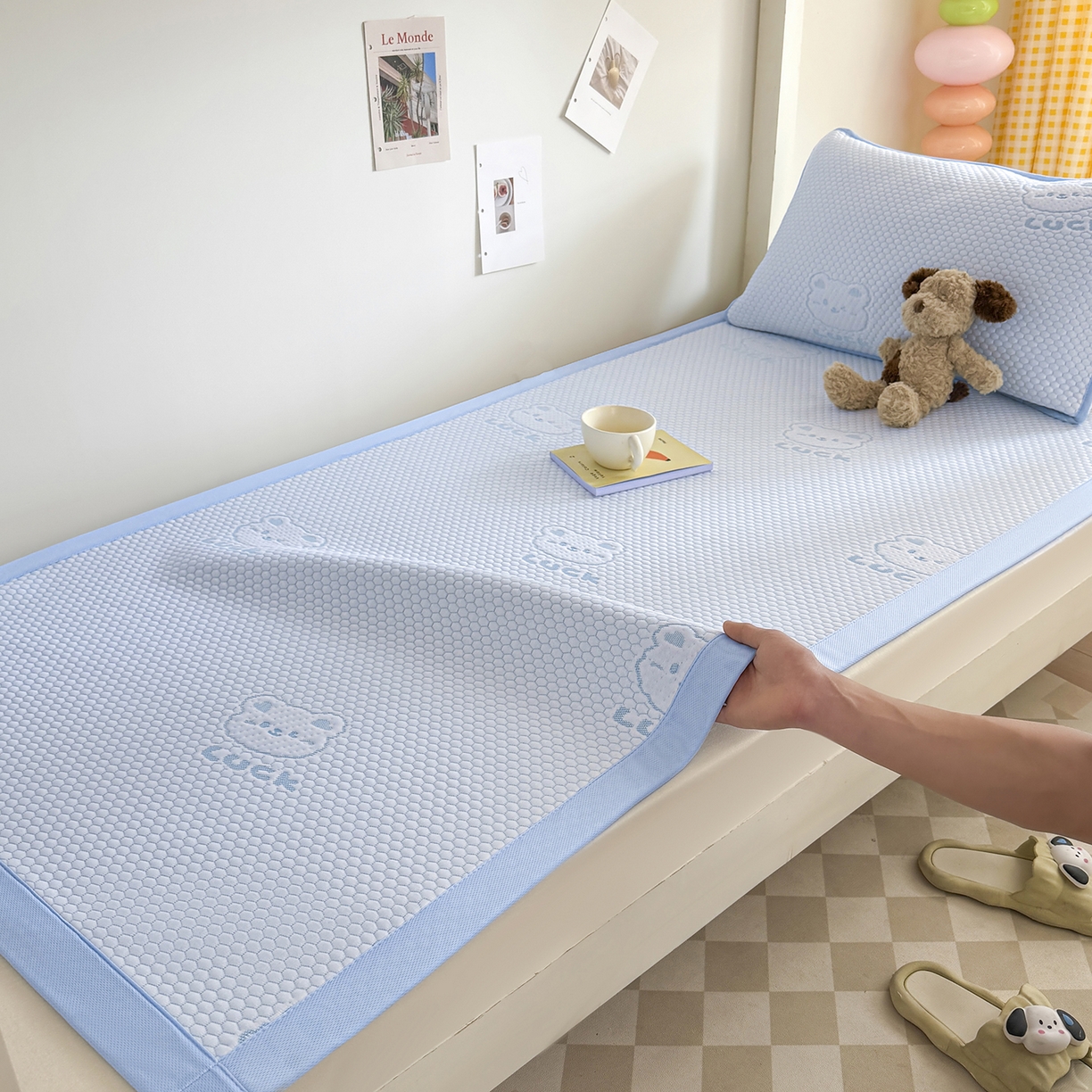 91家纺网 家纺一手货源 找家纺 奇丝雅 2026新款夏季A类冰豆豆凉席冰丝凉席家用冰丝席可机洗水洗单人学生宿舍上下铺寝室 小冰熊-蓝