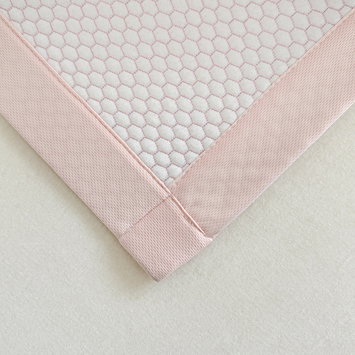 91家纺网 家纺一手货源 找家纺 奇丝雅 2026新款夏季A类冰豆豆凉席冰丝凉席家用冰丝席可机洗水洗单人学生宿舍上下铺寝室 小冰熊-粉