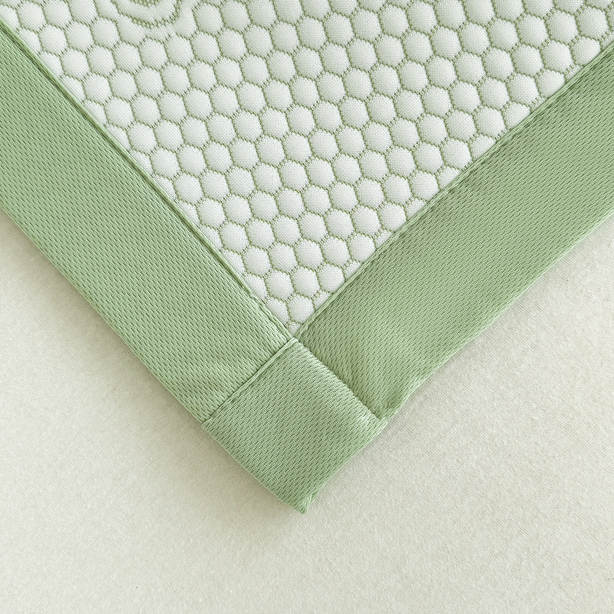 91家纺网 家纺一手货源 找家纺 奇丝雅 2026新款夏季A类冰豆豆凉席冰丝凉席家用冰丝席可机洗水洗单人学生宿舍上下铺寝室 抱抱熊-绿