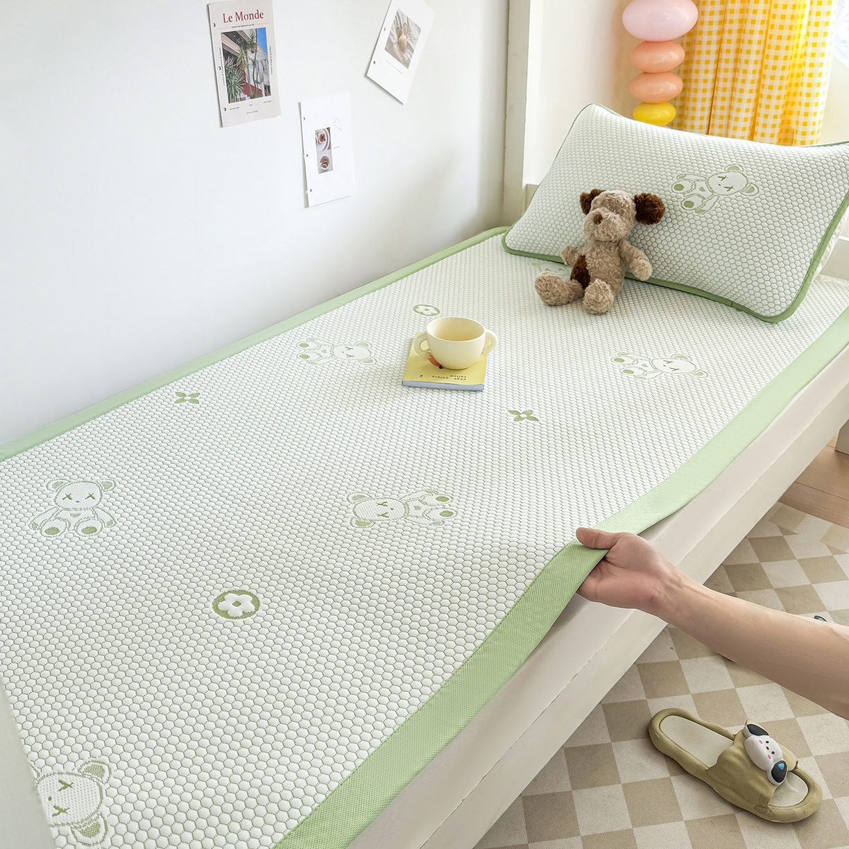 91家纺网 家纺一手货源 找家纺 奇丝雅 2026新款夏季A类冰豆豆凉席冰丝凉席家用冰丝席可机洗水洗单人学生宿舍上下铺寝室 抱抱熊-绿