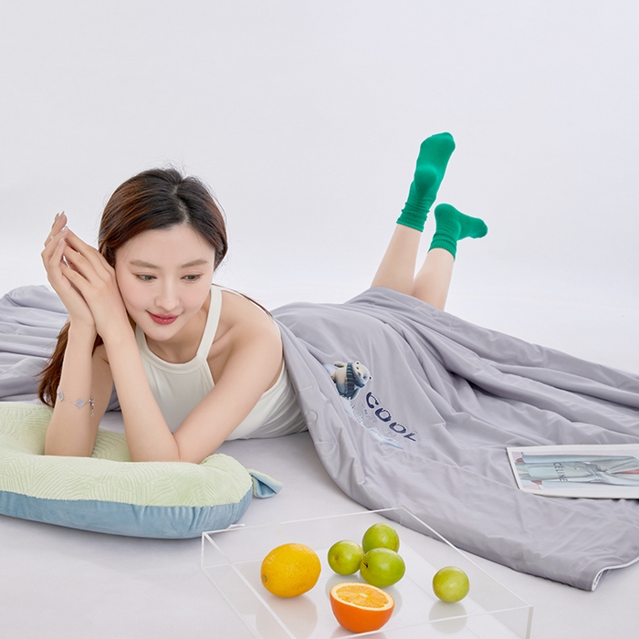 91家纺网 家纺一手货源 找家纺 VIP被业 2026新款西瓜凉感丝夏被夏凉被空调被 时光灰