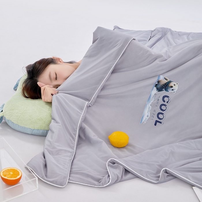 91家纺网 家纺一手货源 找家纺 VIP被业 2026新款西瓜凉感丝夏被夏凉被空调被 时光灰