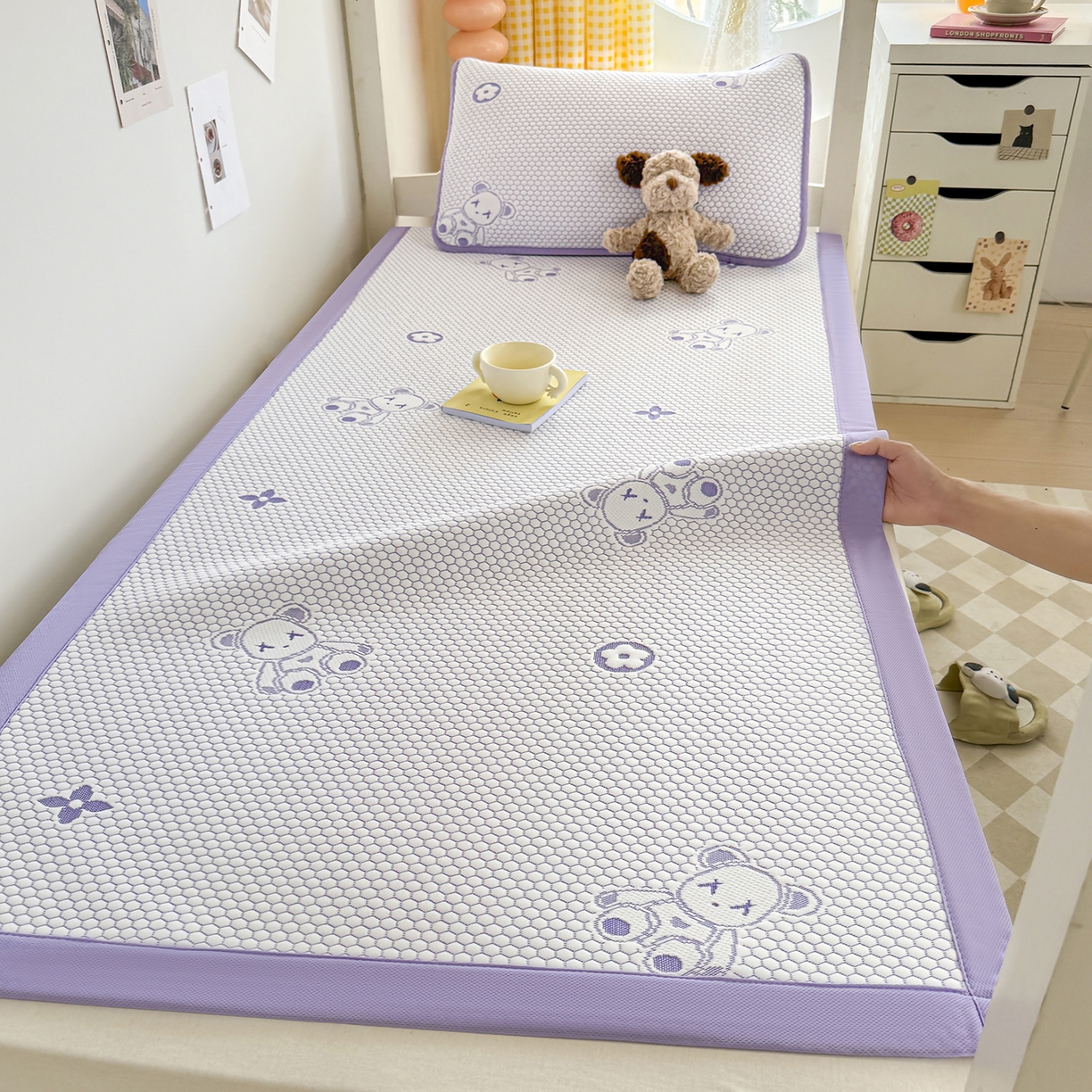 91家纺网 家纺一手货源 找家纺 奇丝雅 2026新款夏季A类冰豆豆凉席冰丝凉席家用冰丝席可机洗水洗单人学生宿舍上下铺寝室 抱抱熊-紫