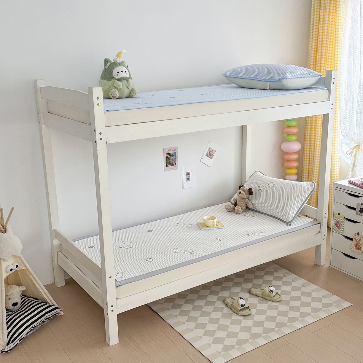 91家纺网 家纺一手货源 找家纺 奇丝雅 2026新款夏季A类冰豆豆凉席冰丝凉席家用冰丝席可机洗水洗单人学生宿舍上下铺寝室 抱抱熊-灰