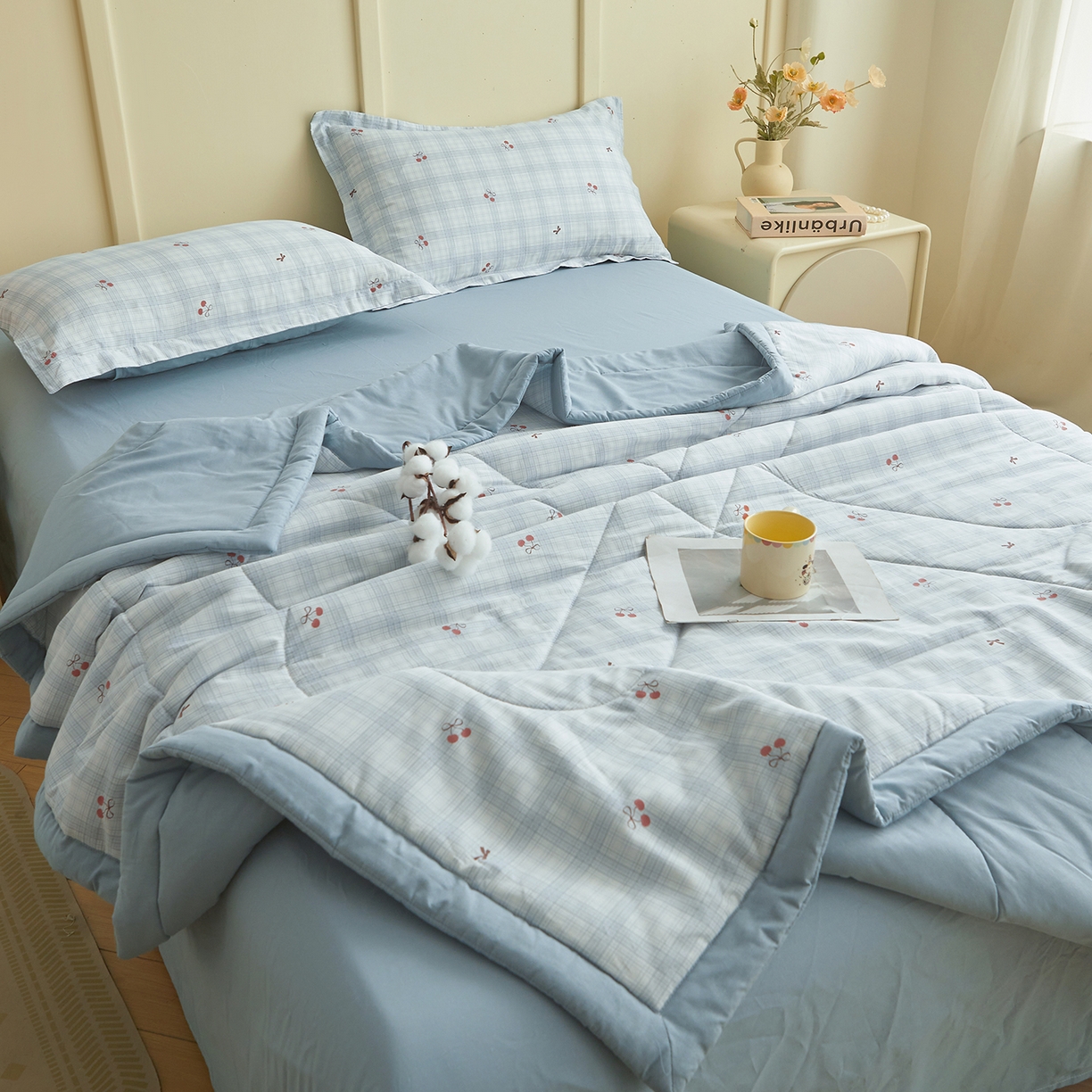 91家纺网 家纺一手货源 找家纺 西域种棉人·千百笠 2026新款A类里外全棉12868夏凉被100%新疆棉纯棉全棉填充印花款空调被夏被 全棉印花 蓝格樱桃