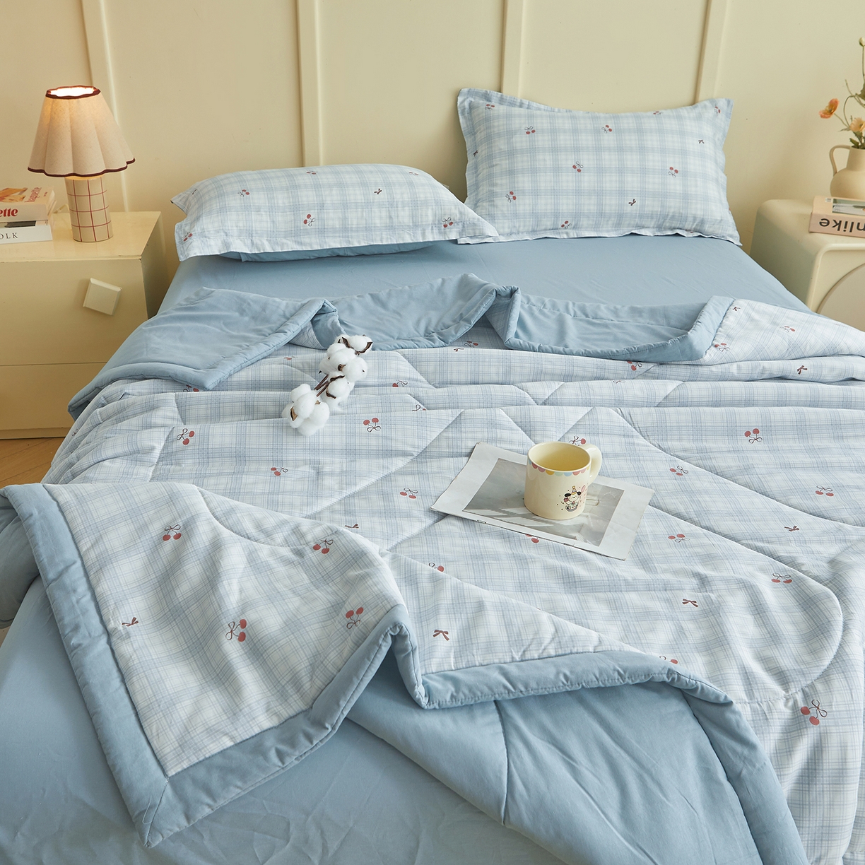 91家纺网 家纺一手货源 找家纺 西域种棉人·千百笠 2026新款A类里外全棉12868夏凉被100%新疆棉纯棉全棉填充印花款空调被夏被 全棉印花 蓝格樱桃