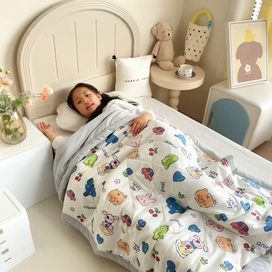 91家纺网 家纺一手货源 找家纺 吉咪兔家纺 2024年新款水洗棉儿童夏凉被婴儿空调被宝宝幼儿园专用大豆芯夏季薄款小被子 动物聚会