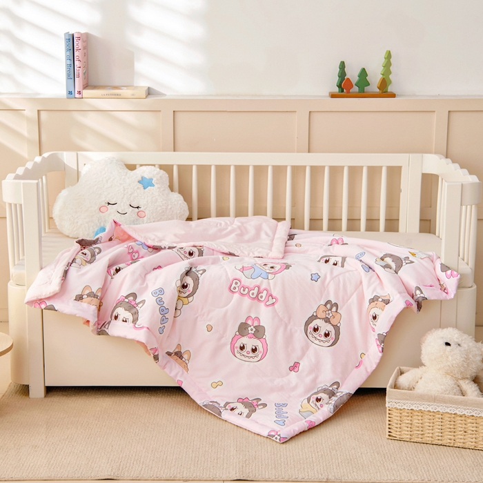91家纺网 家纺一手货源 找家纺 吉咪兔家纺 2024年新款水洗棉儿童夏凉被婴儿空调被宝宝幼儿园专用大豆芯夏季薄款小被子 梦幻精灵-粉