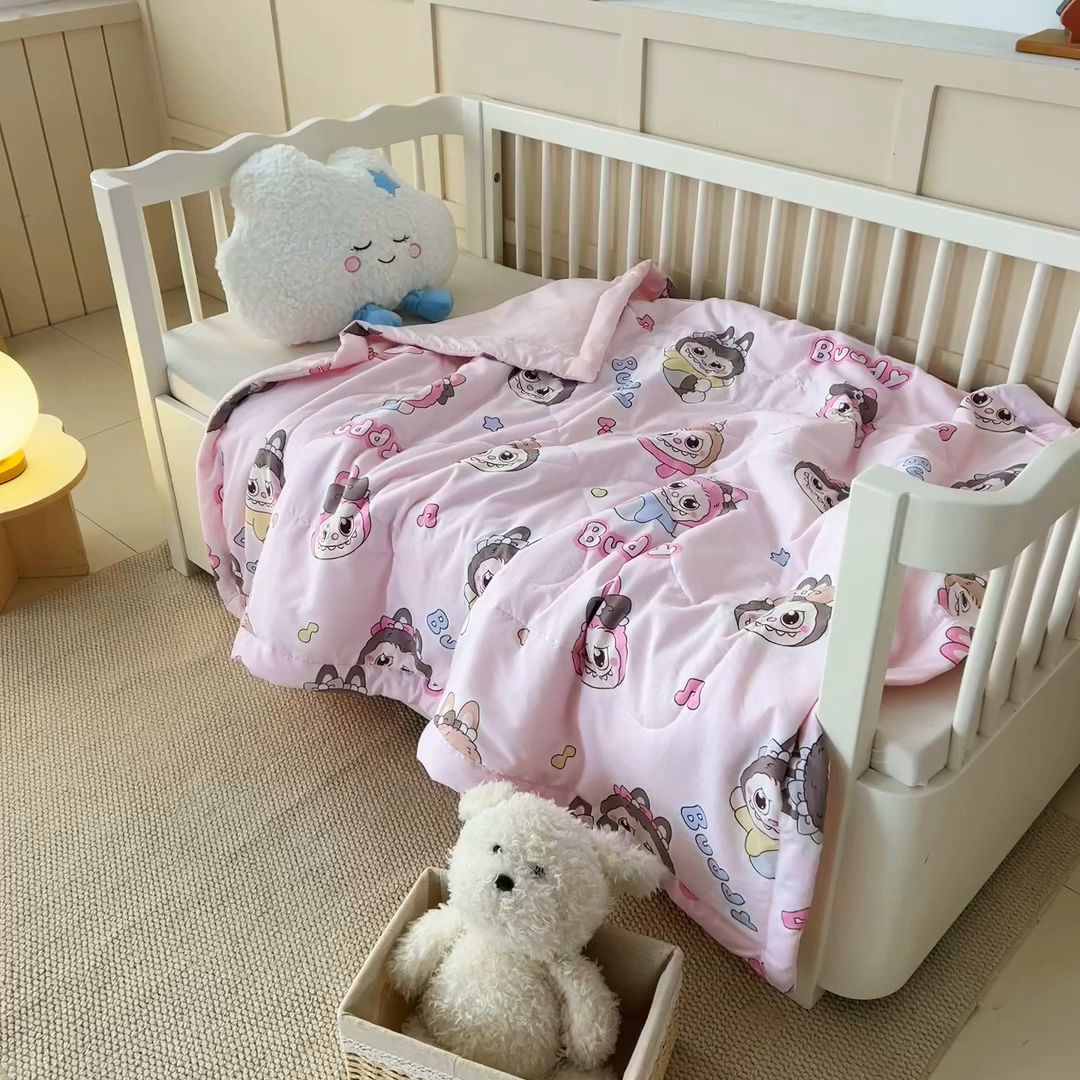 91家纺网 家纺一手货源 找家纺 吉咪兔家纺 2024年新款水洗棉儿童夏凉被婴儿空调被宝宝幼儿园专用大豆芯夏季薄款小被子 梦幻精灵-粉
