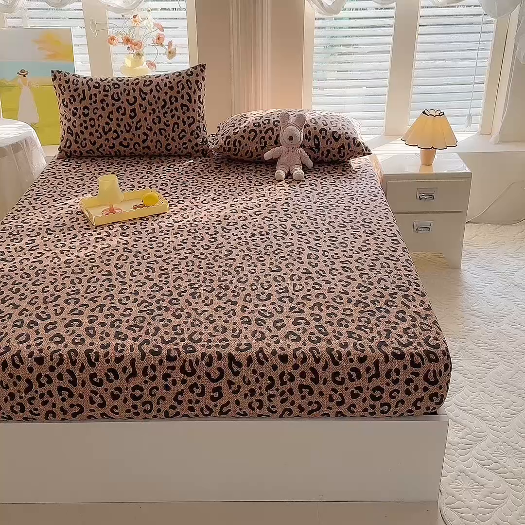 91家纺网 家纺一手货源 找家纺 九诺家纺 2026春夏新款丝柔棉小清新单床笠床罩保护套床笠单件床笠三件套 皇家豹纹