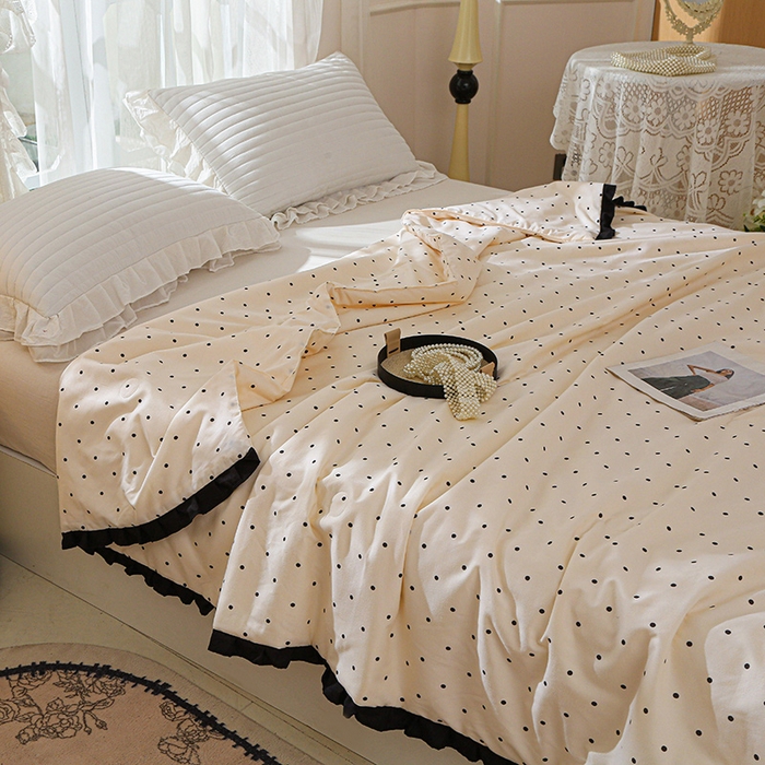 91家纺网 家纺一手货源 找家纺 薇玛仕 2026新款韩版宽边水洗棉大豆夏被赫本风亲肤柔软夏季薄被子 赫本-波点
