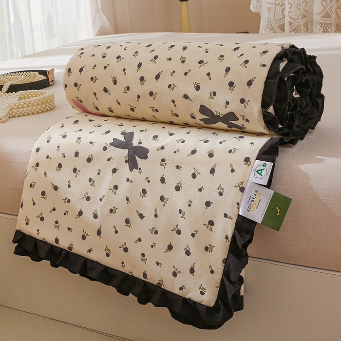 91家纺网 家纺一手货源 找家纺 薇玛仕 2026新款韩版宽边水洗棉大豆夏被赫本风亲肤柔软夏季薄被子 赫本-蝴蝶花