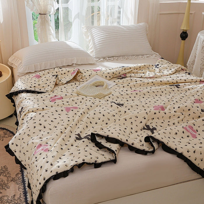 91家纺网 家纺一手货源 找家纺 薇玛仕 2026新款韩版宽边水洗棉大豆夏被赫本风亲肤柔软夏季薄被子 赫本-蝴蝶花