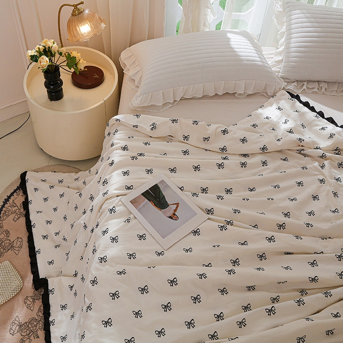 91家纺网 家纺一手货源 找家纺 薇玛仕 2026新款韩版宽边水洗棉大豆夏被赫本风亲肤柔软夏季薄被子 赫本-蝴蝶结