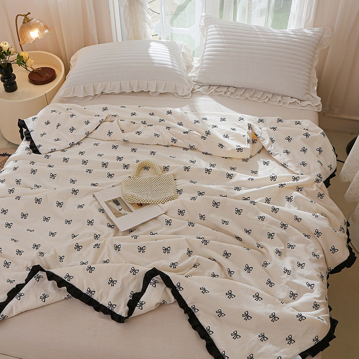 91家纺网 家纺一手货源 找家纺 薇玛仕 2026新款韩版宽边水洗棉大豆夏被赫本风亲肤柔软夏季薄被子 赫本-蝴蝶结