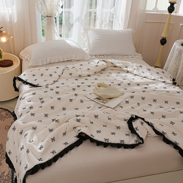 91家纺网 家纺一手货源 找家纺 薇玛仕 2026新款韩版宽边水洗棉大豆夏被赫本风亲肤柔软夏季薄被子 赫本-蝴蝶结