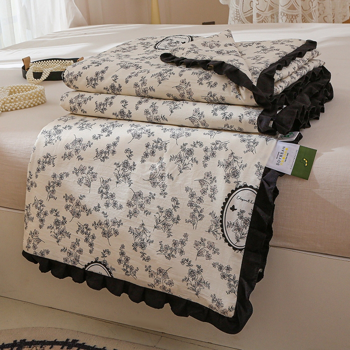 91家纺网 家纺一手货源 找家纺 薇玛仕 2026新款韩版宽边水洗棉大豆夏被赫本风亲肤柔软夏季薄被子 赫本-镜中花